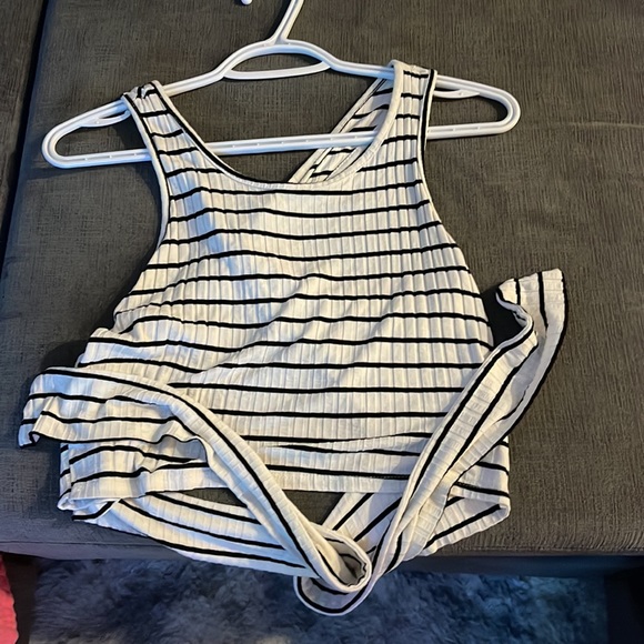 Cross behind top - Picture 2 of 2